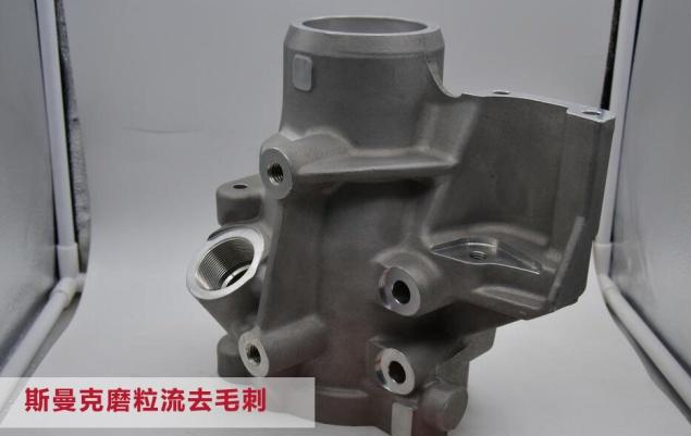 閥體<a href='http://m.fpqvrmfi.cn' target='_blank'><u>交叉孔去毛刺</u></a>，是令人十分苦惱的事情。一來(lái)閥體交叉孔多，二來(lái)交叉孔毛刺不像表面毛刺那樣容易接觸，所以，如果用人工對(duì)閥體<a href='http://m.fpqvrmfi.cn' target='_blank'><u>交叉孔去毛刺</u></a>，十分緩慢。